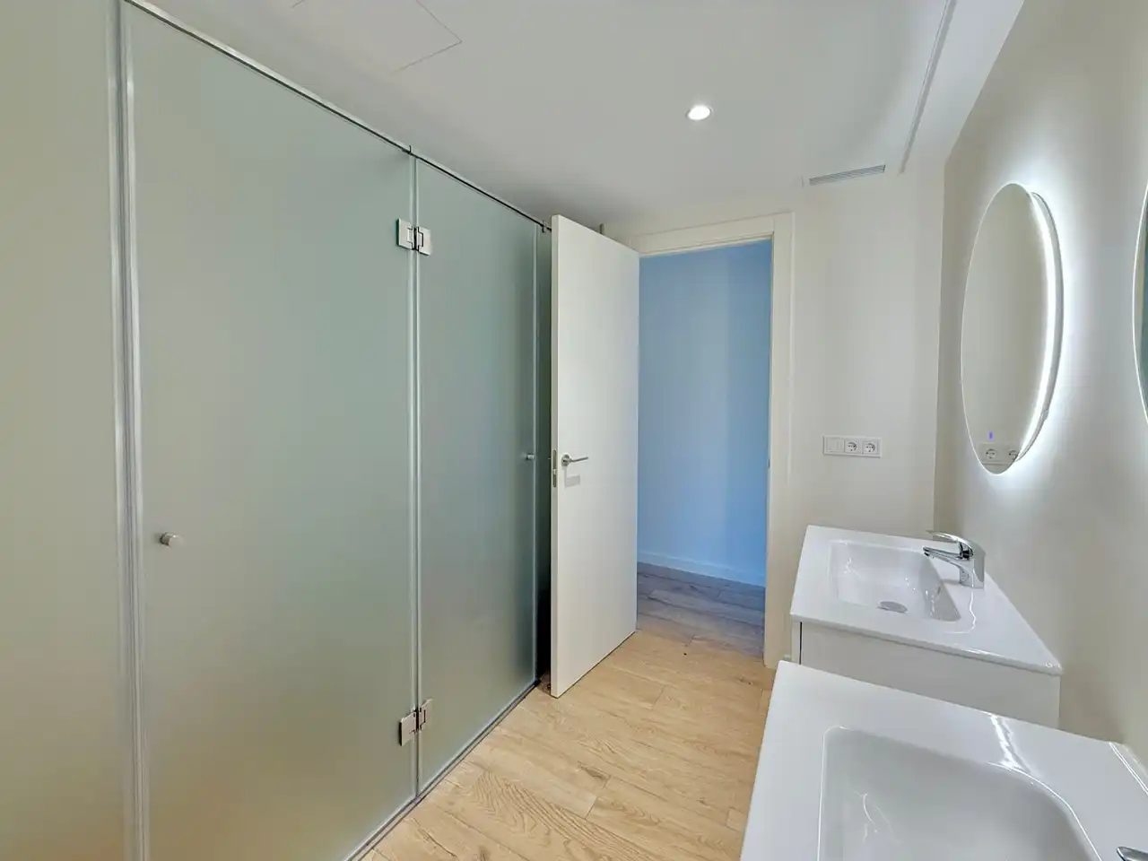Baño de Piso de alquiler en Sabadell con Aire acondicionado, Calefacción y Jardín privado