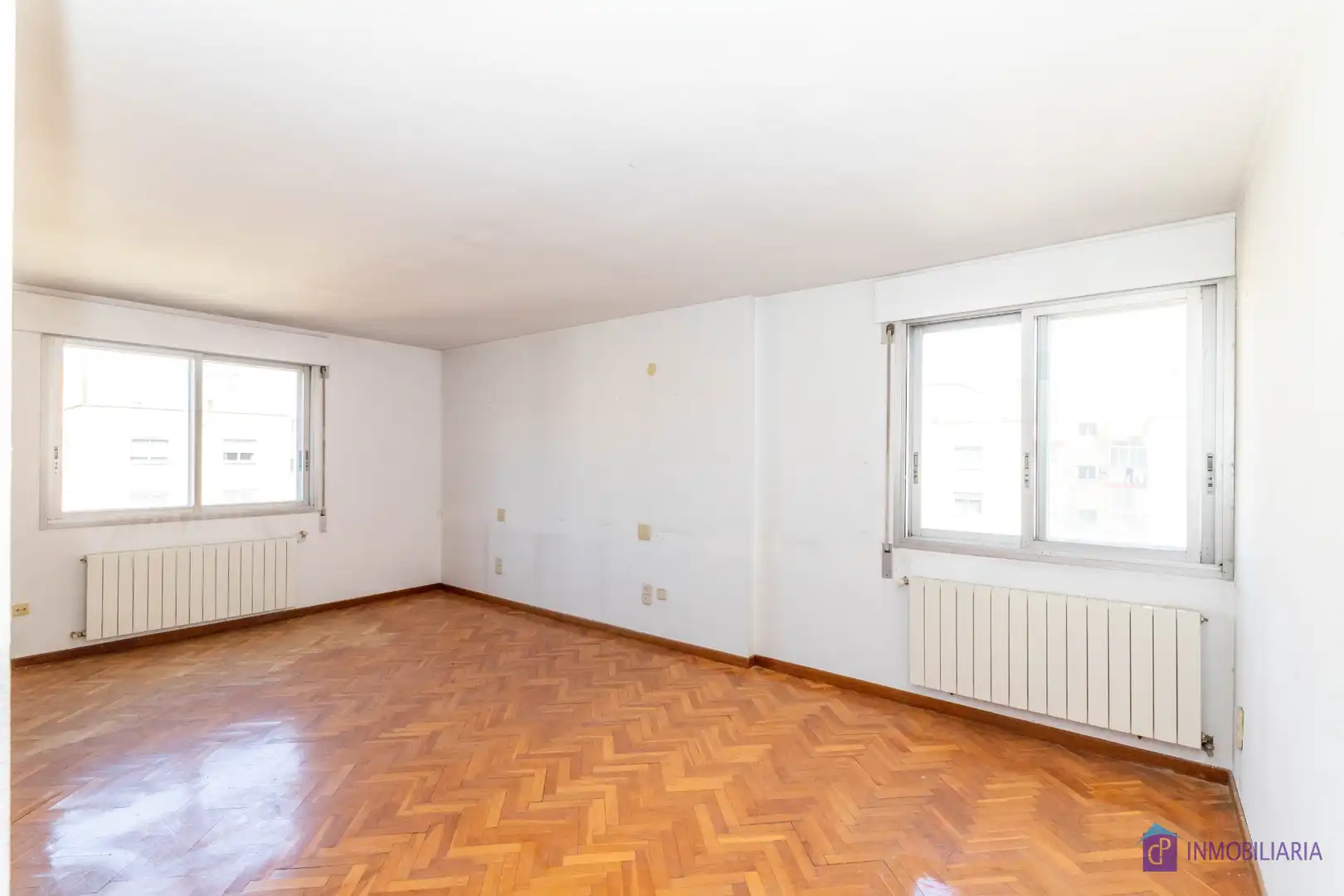 Living room of Flat for sale in Zaragoza  with Air Conditioner and Heating