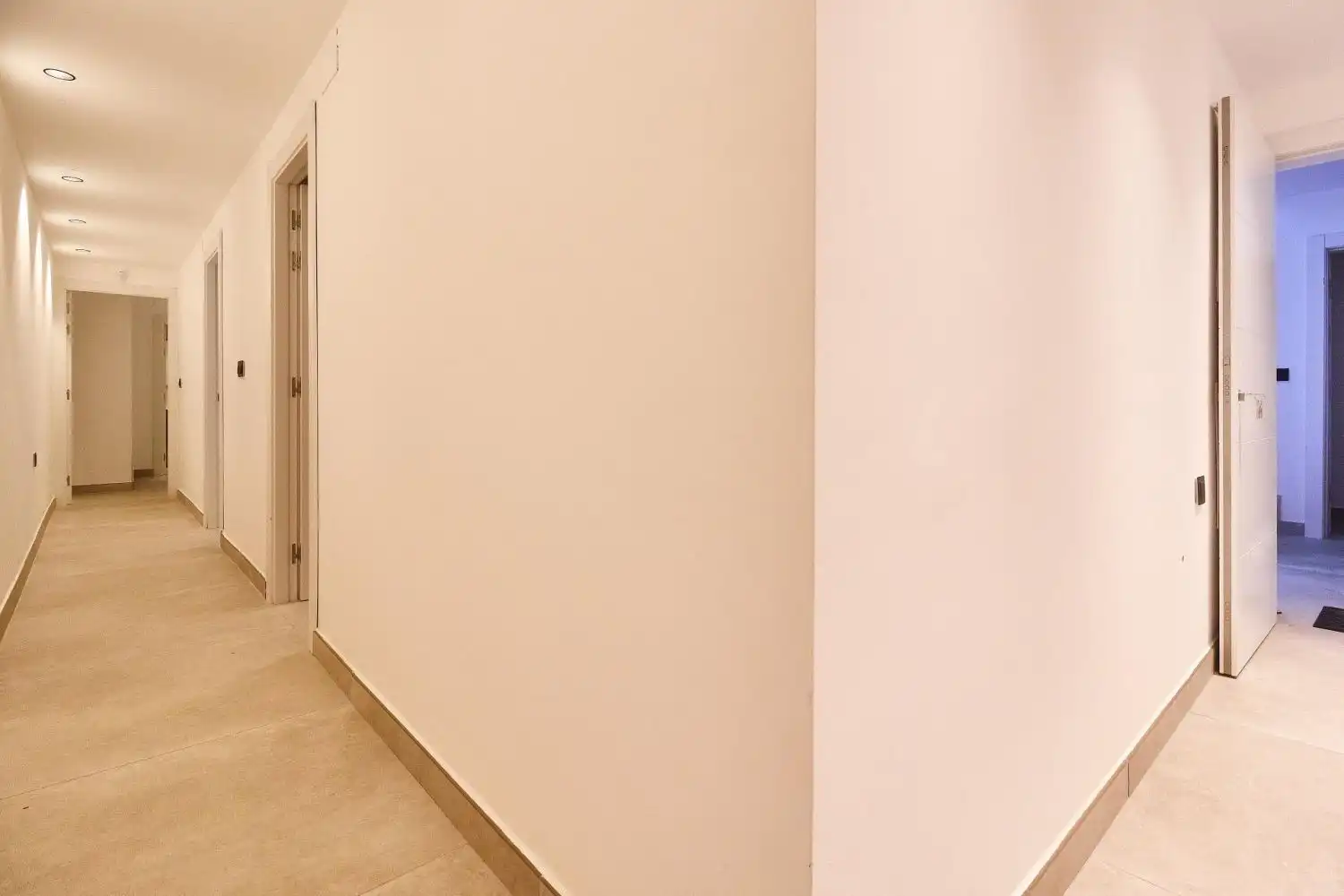 Apartamento con terraza en venta en Puerto Deportivo, imagen 32