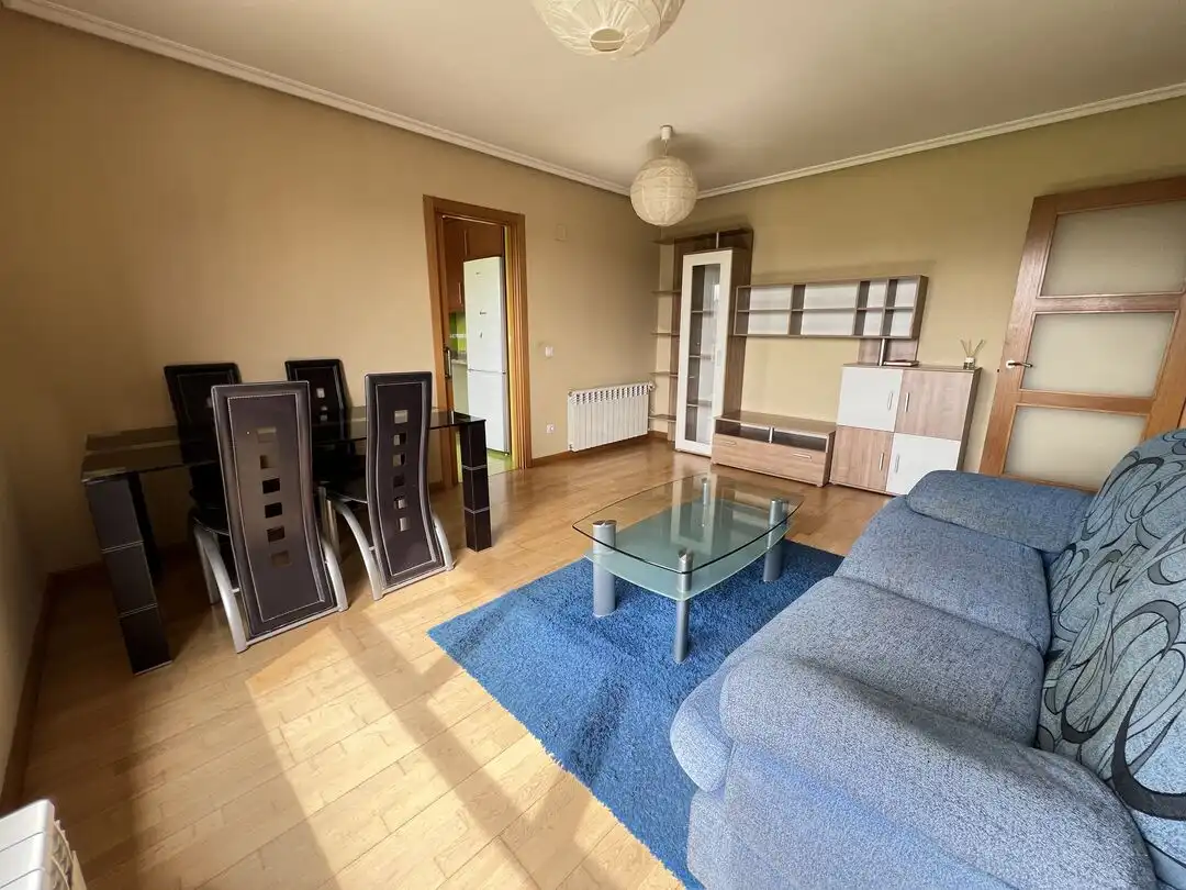 Sala d'estar de Pis en venda en Siero amb Calefacció, Jardí privat i Parquet