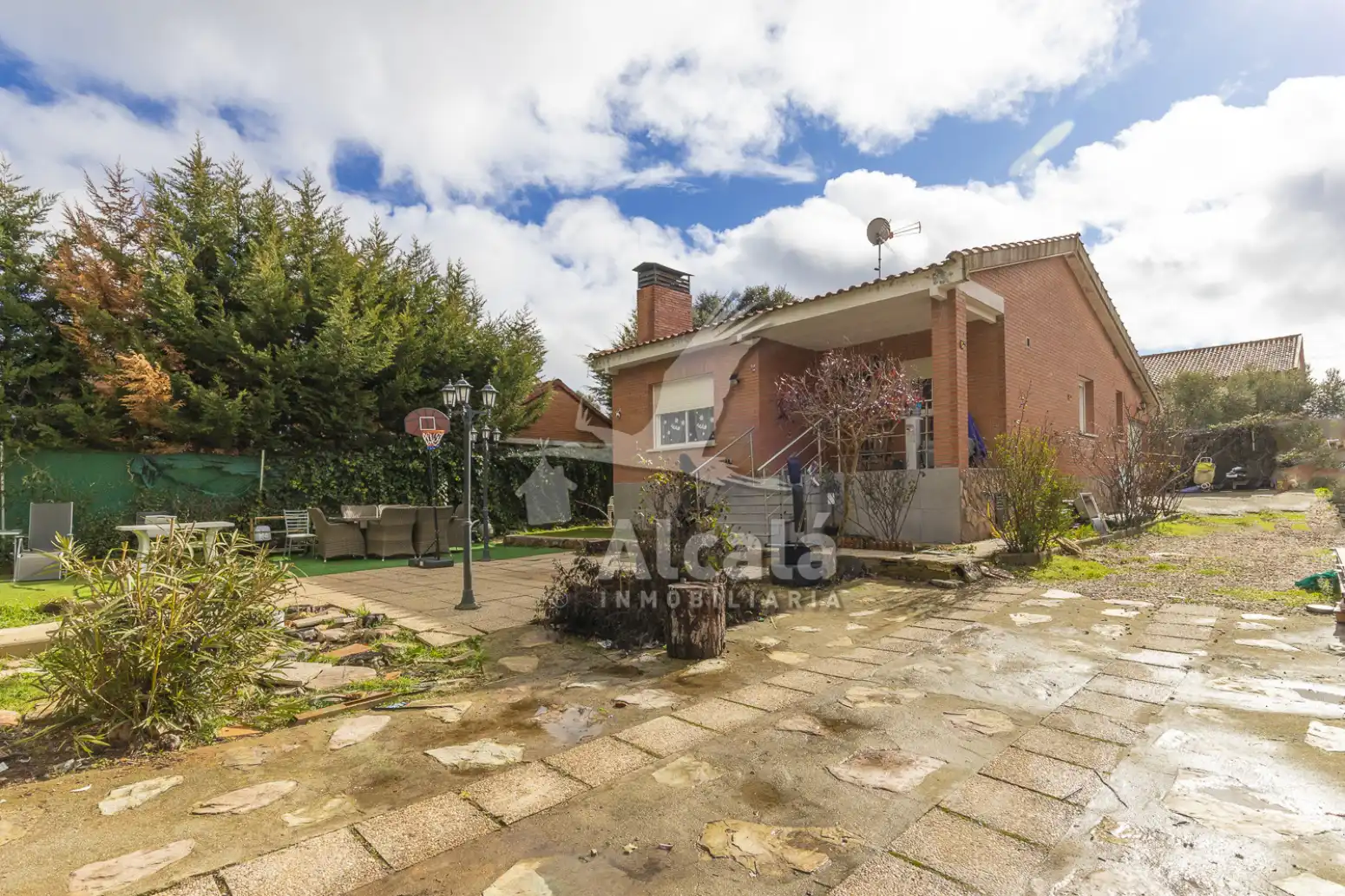 Vista exterior de Casa o chalet en venta en Pioz con Calefacción