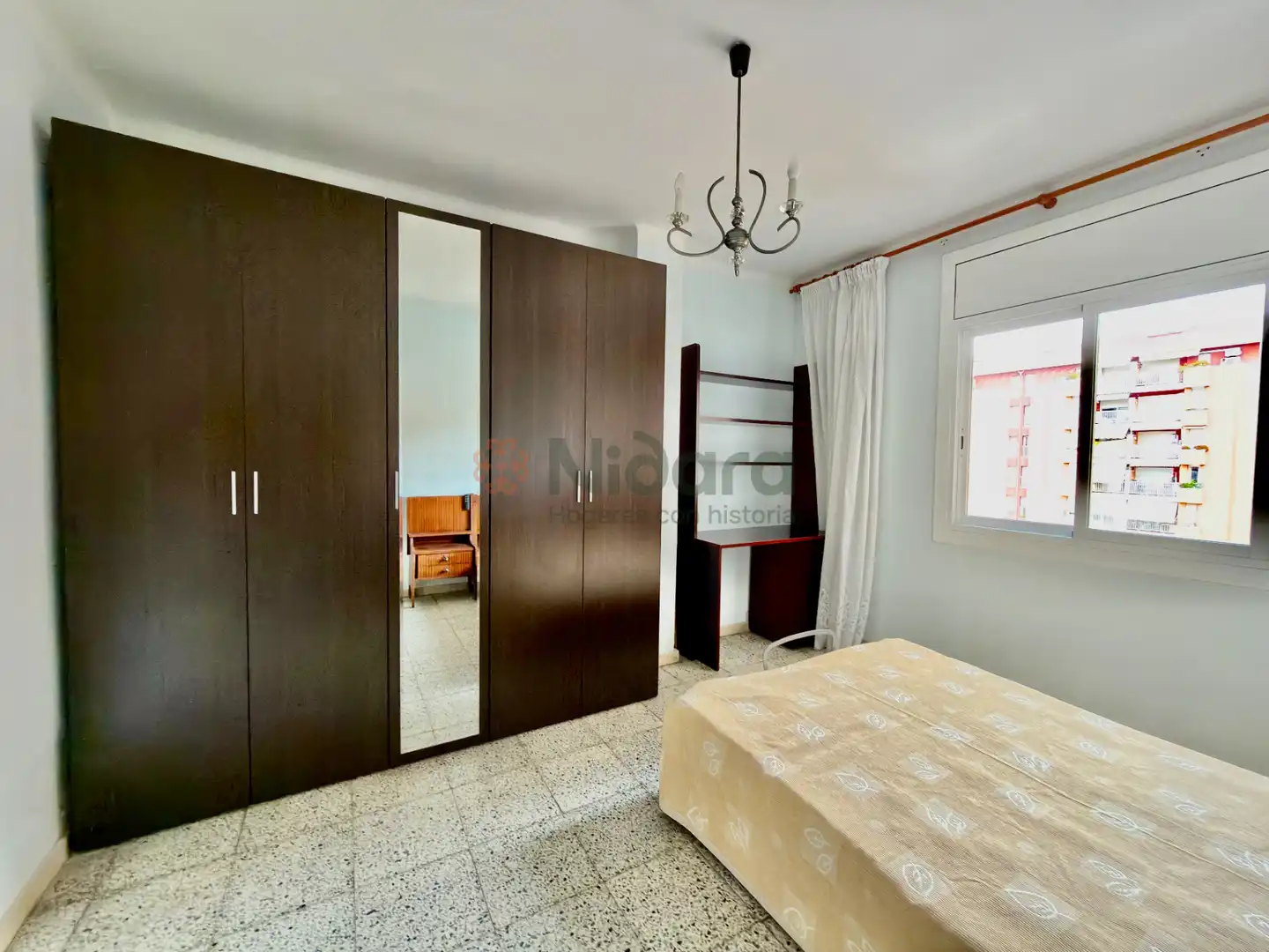 Schlafzimmer von Wohnung zum Verkauf in Barcelona mit Möbliert, Ofen und Balkon