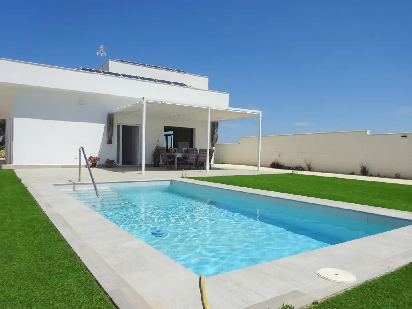 Piscina de Casa o xalet en venda en Alhaurín de la Torre amb Aire condicionat, Calefacció i Jardí privat