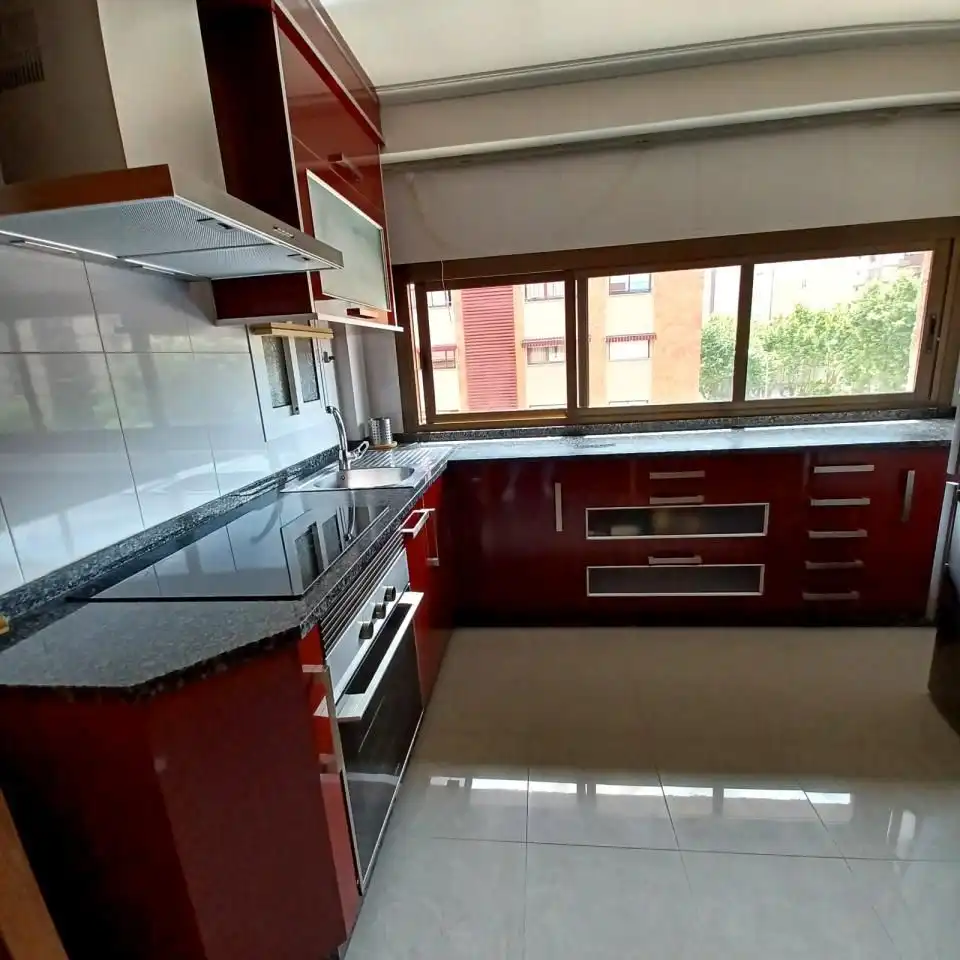 Küche von Wohnung zur Miete in Ourense Capital  mit Heizung, Privatgarten und Möbliert