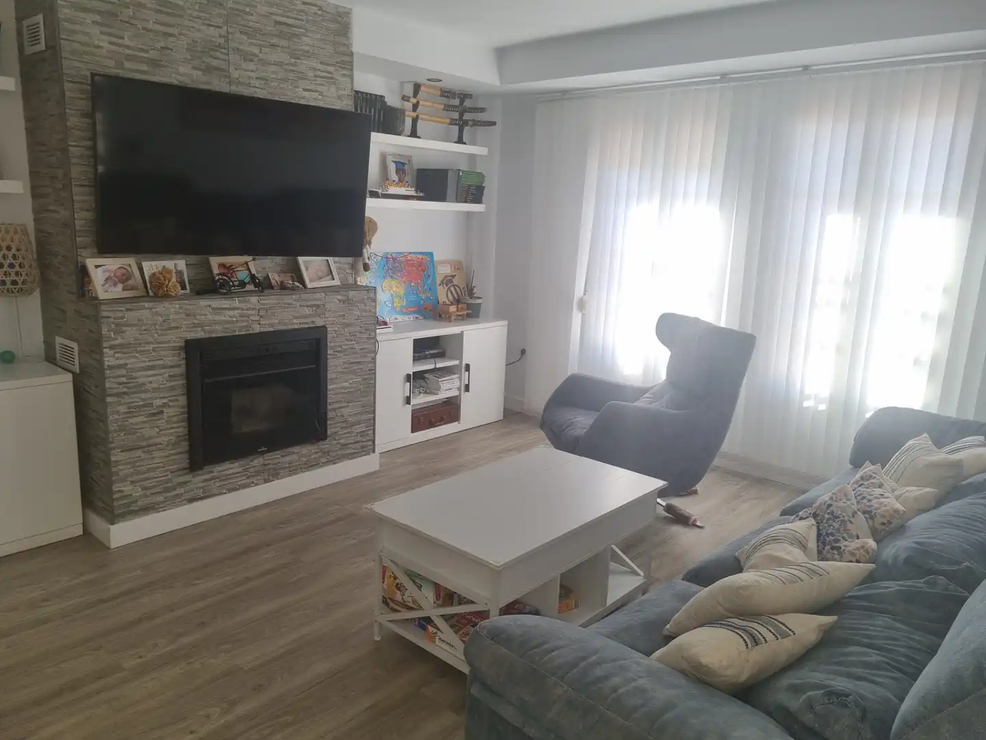 Sala de estar de Casa adosada de alquiler en San Fernando con Aire acondicionado, Calefacción y Jardín privado