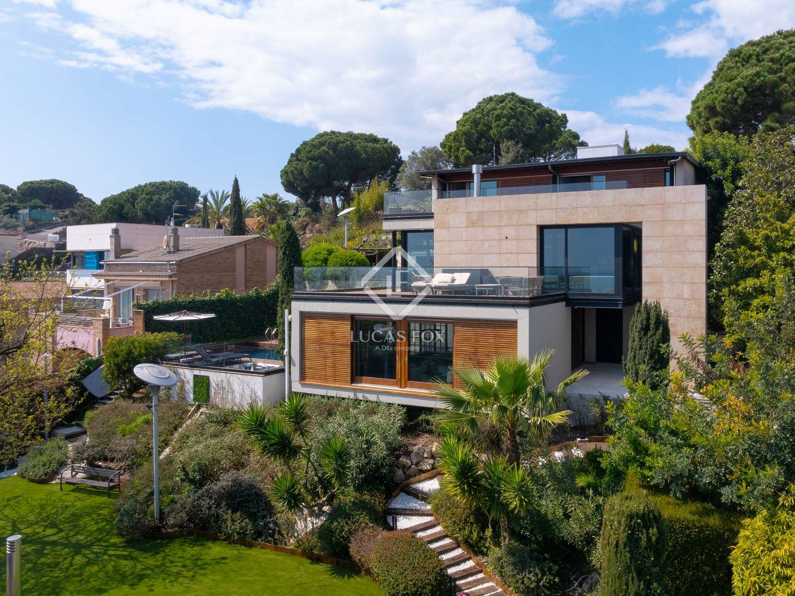 Vista exterior de Casa o xalet en venda en Calella amb Aire condicionat, Calefacció i Jardí privat