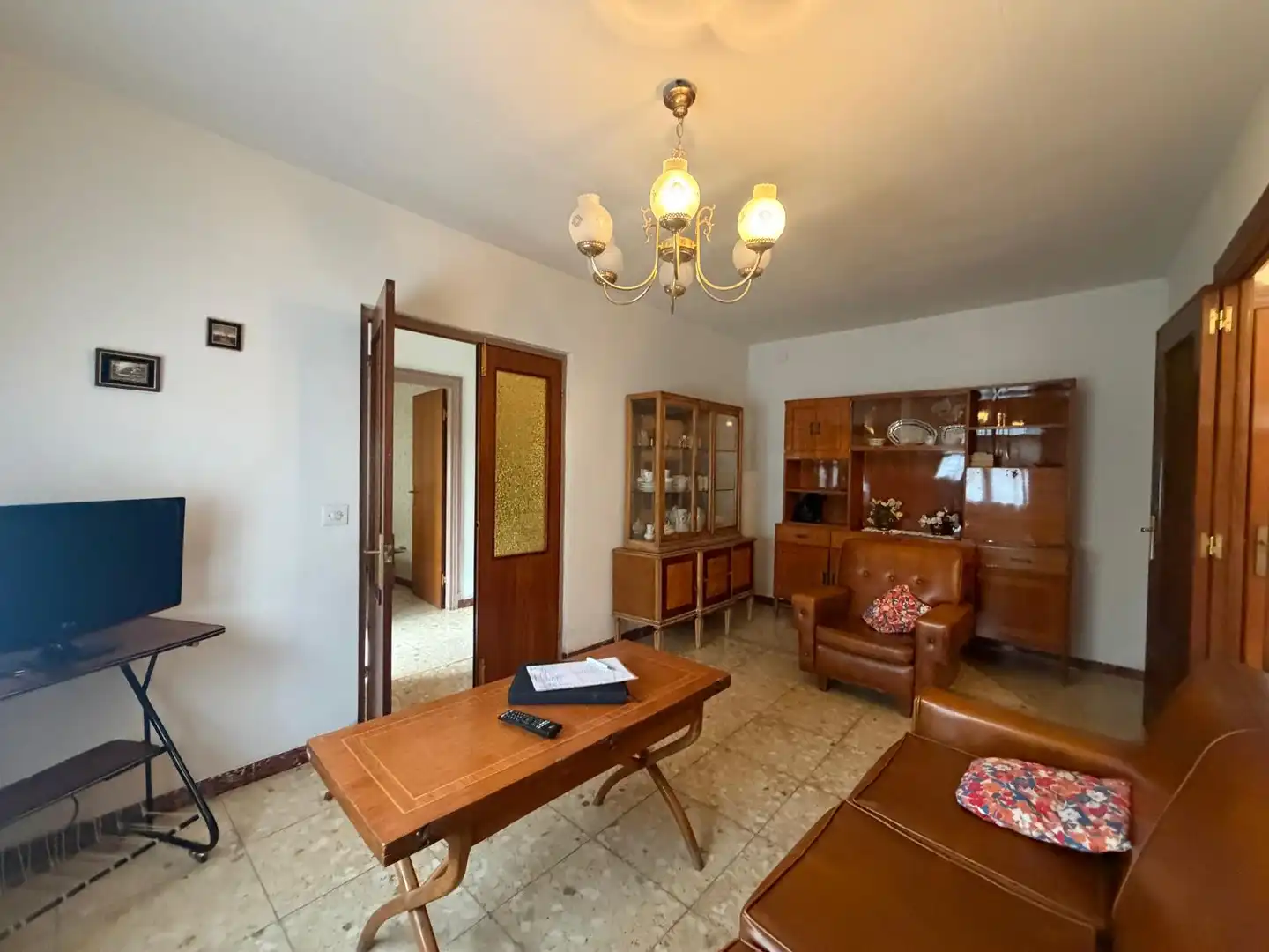 Sala d'estar de Finca rústica en venda en Megeces amb Terrassa, Traster i Moblat