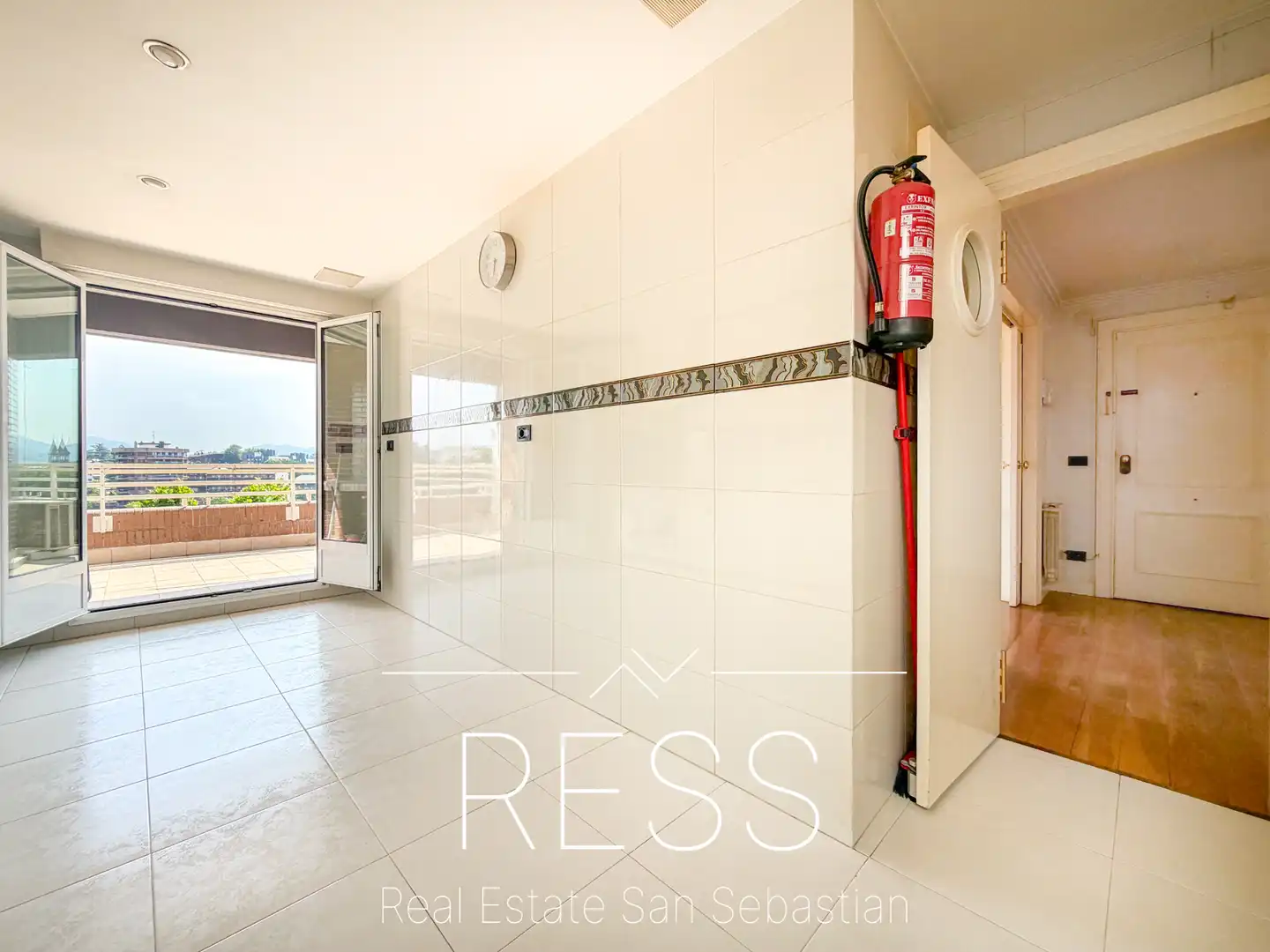 Attic for sale in Donostia - San Sebastián   with Air Conditioner, Heating and Terrace