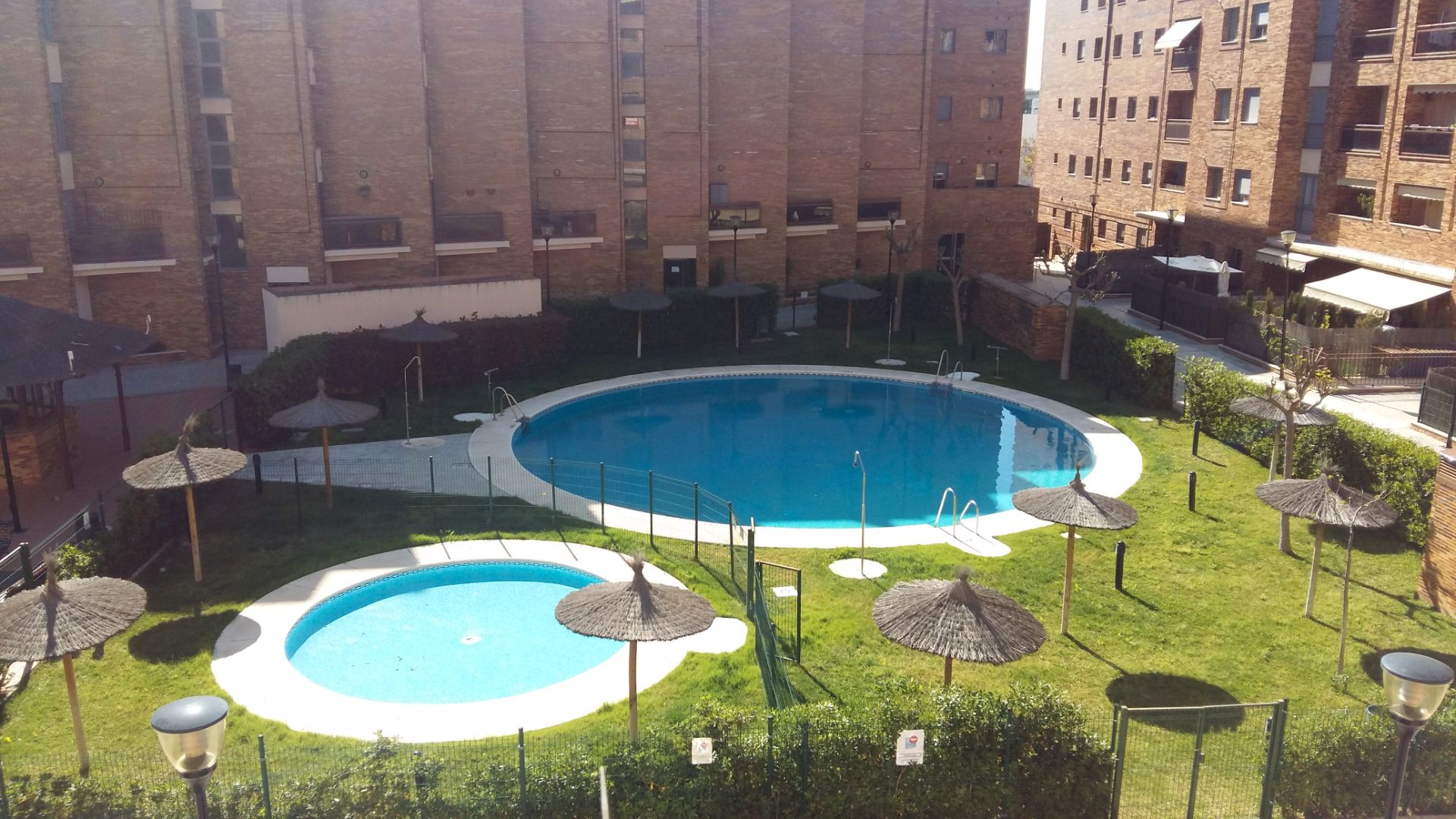 Piscina de Pis de lloguer en  Sevilla Capital amb Aire condicionat, Calefacció i Parquet