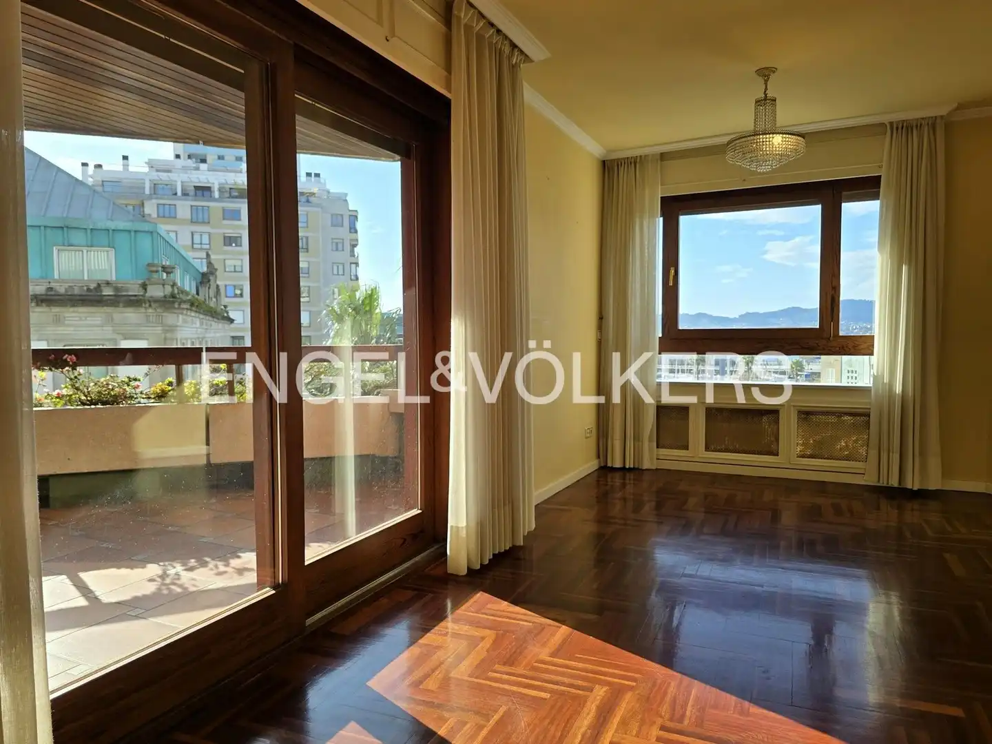 Vista exterior de Piso de alquiler en Vigo  con Calefacción y Terraza
