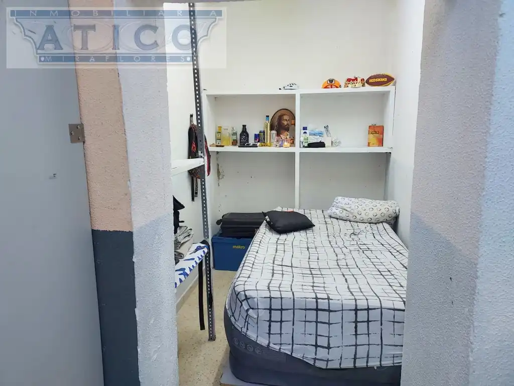 Dormitori de Local en venda en Sevilla