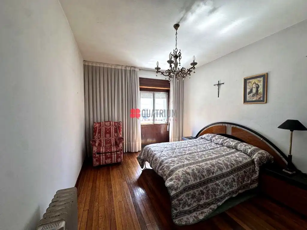 Dormitori de Casa o xalet en venda en Santiago de Compostela  amb Terrassa, Traster i Balcó