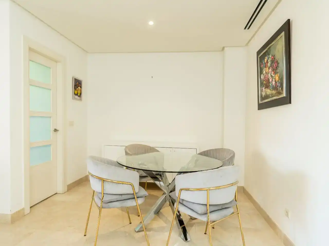 Comedor de Piso en venta en Marbella con Aire acondicionado, Terraza y Piscina