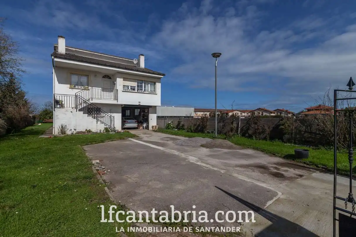 Casa o chalet en venta en Santa Cruz de Bezana con Calefacción, Jardín privado y Trastero