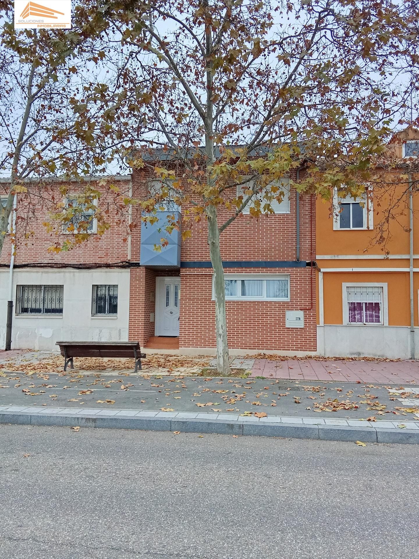 Vista exterior de Casa adosada en venda en Valladolid Capital amb Calefacció i Balcó