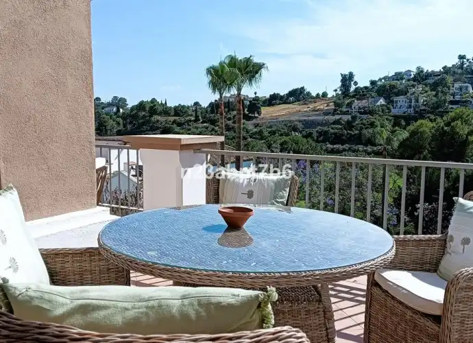 Terrassa de Apartament en venda en Benahavís amb Terrassa, Moblat i Piscina comunitària