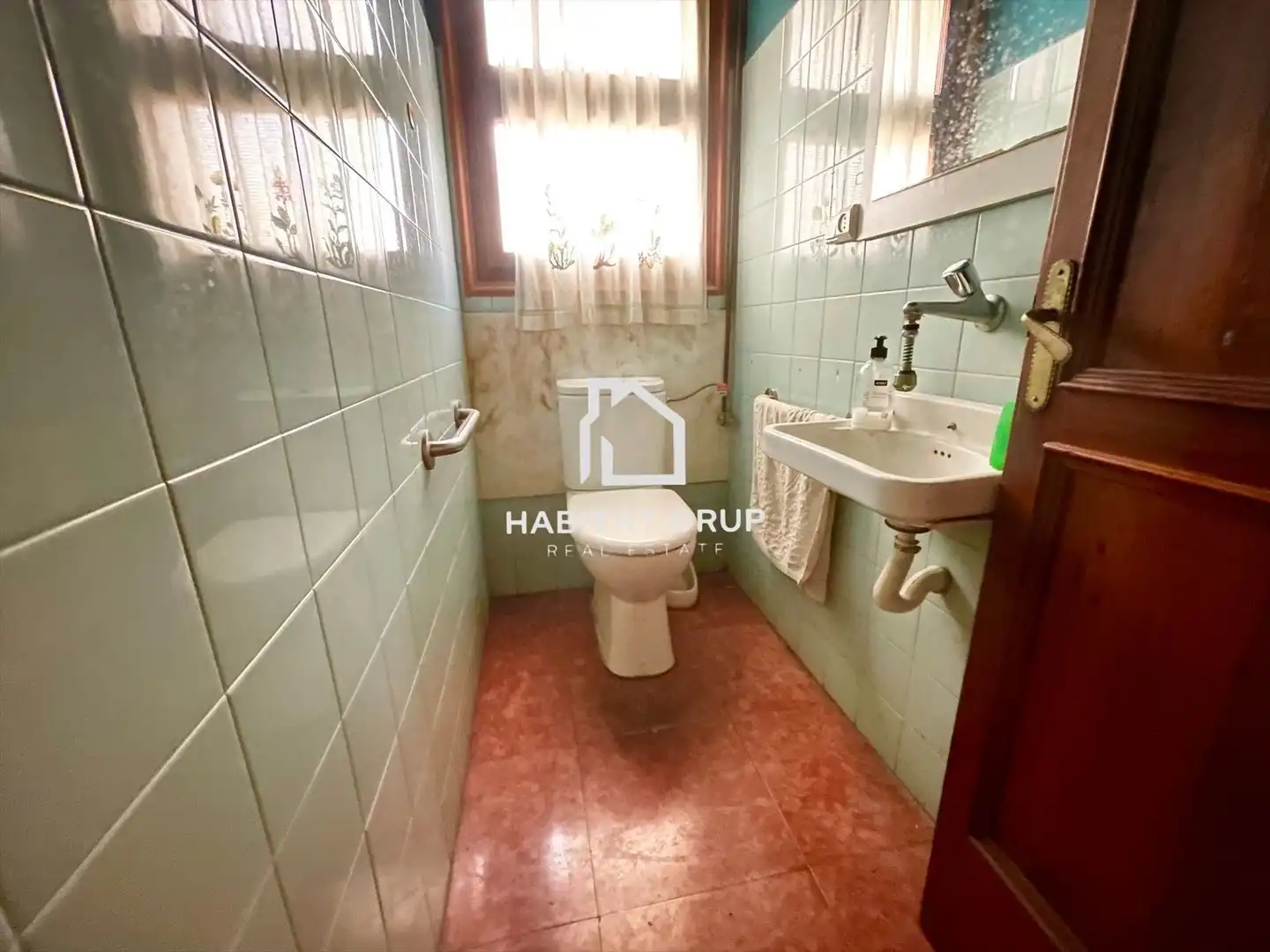 Bany de Casa o xalet en venda en Girona amb Aire condicionat, Calefacció i Jardí privat