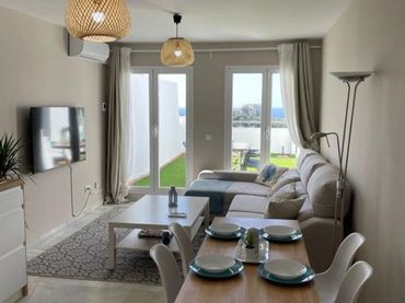 Duplex avec piscine à vendre à Sidney