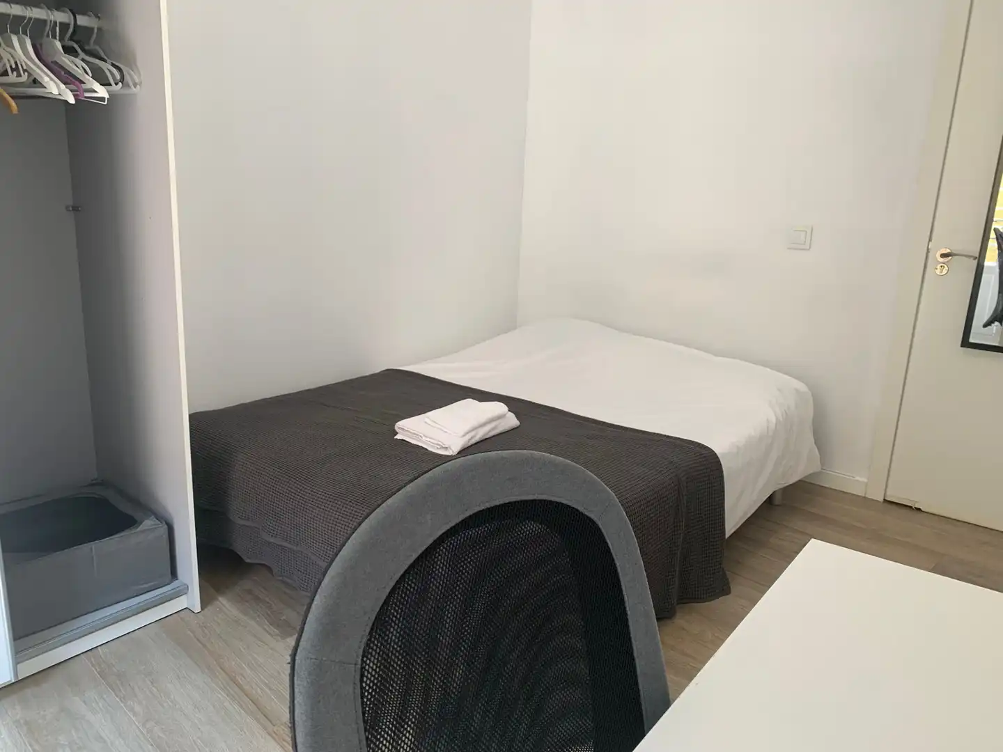 Habitación de Piso para compartir en  Madrid Capital con Aire acondicionado, Calefacción y Amueblado