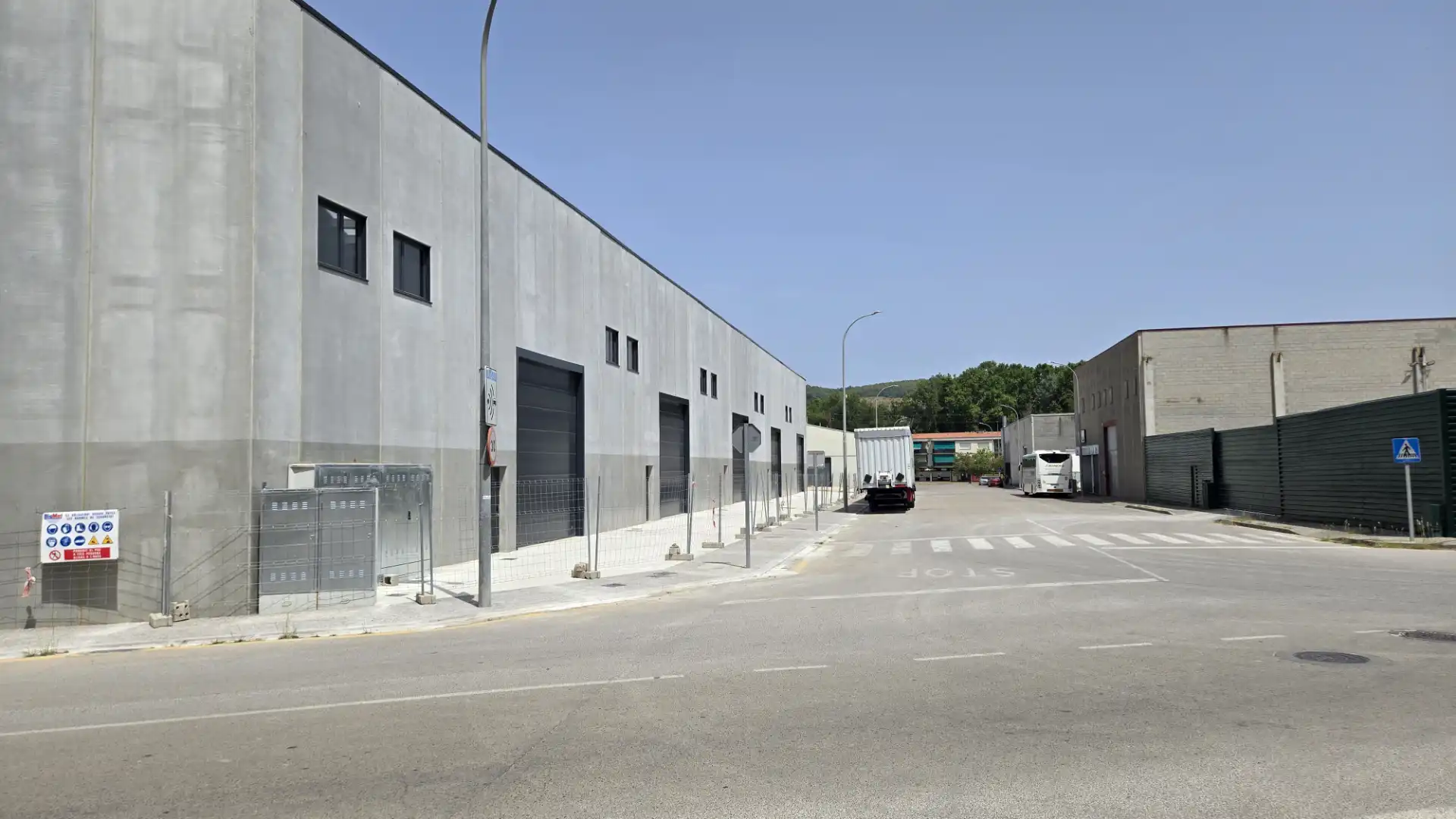Vista exterior de Nau industrial de lloguer en Sarrià de Ter, Girona