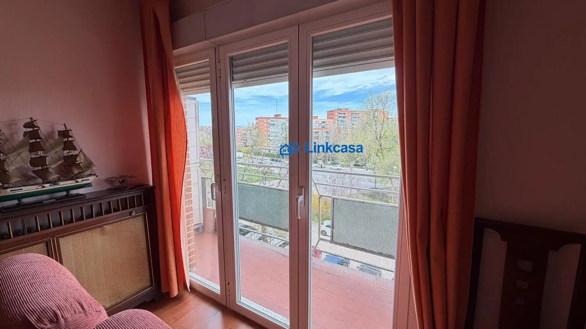 Dormitori de Pis en venda en  Madrid Capital amb Jardí privat, Terrassa i Piscina comunitària