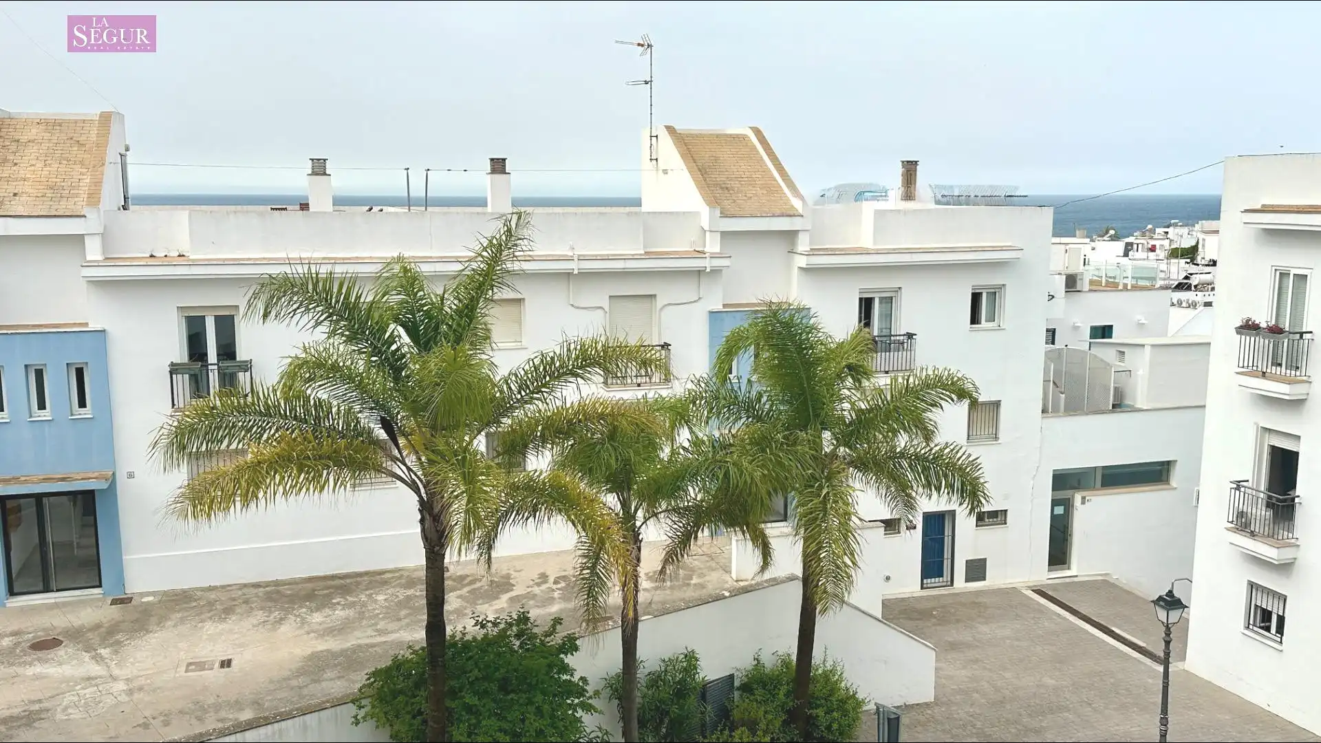 Vista exterior de Pis en venda en Conil de la Frontera amb Terrassa i Moblat