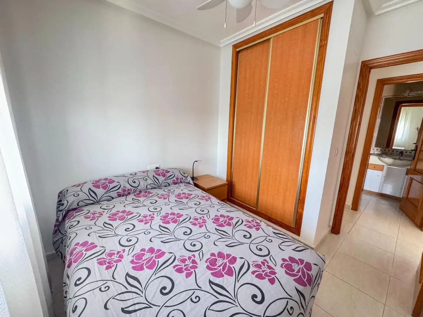 Habitación de Apartamento de alquiler en Orihuela con Aire acondicionado, Calefacción y Jardín privado