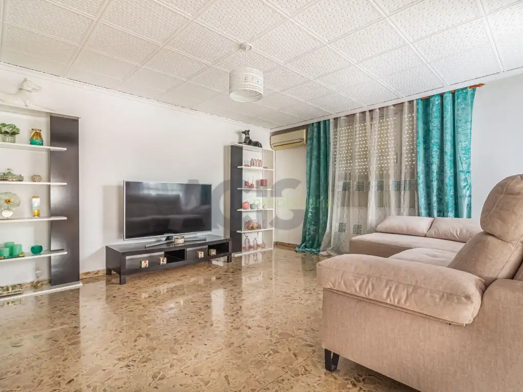 Sala d'estar de Pis en venda en L'Alcúdia amb Aire condicionat i Balcó