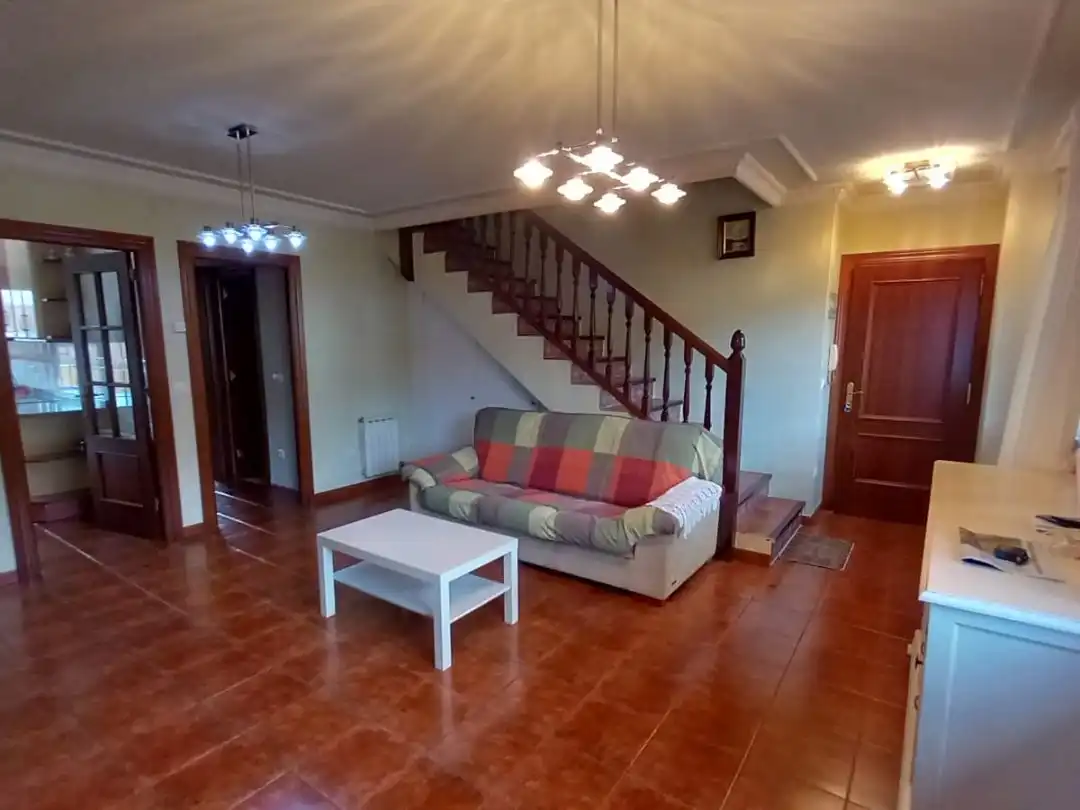 Sala d'estar de Dúplex en venda en Piélagos amb Terrassa i Balcó