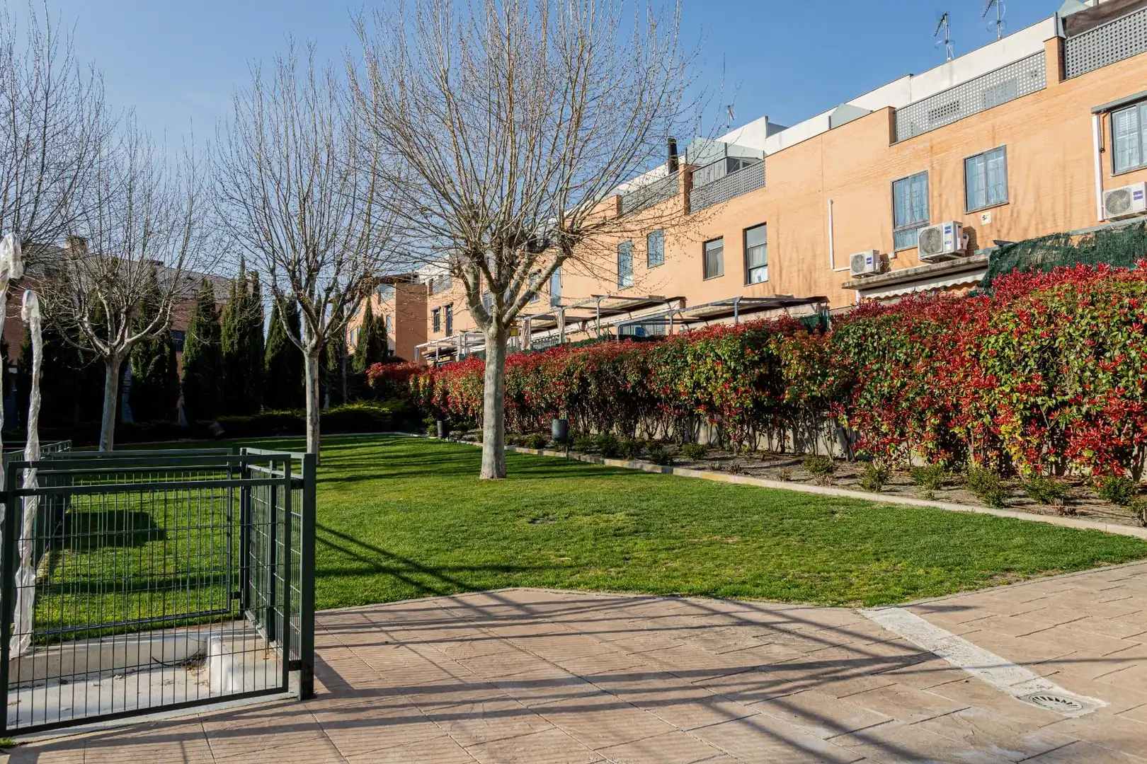 Vista exterior de Casa adosada en venta en Valdemoro con Aire acondicionado, Calefacción y Jardín privado