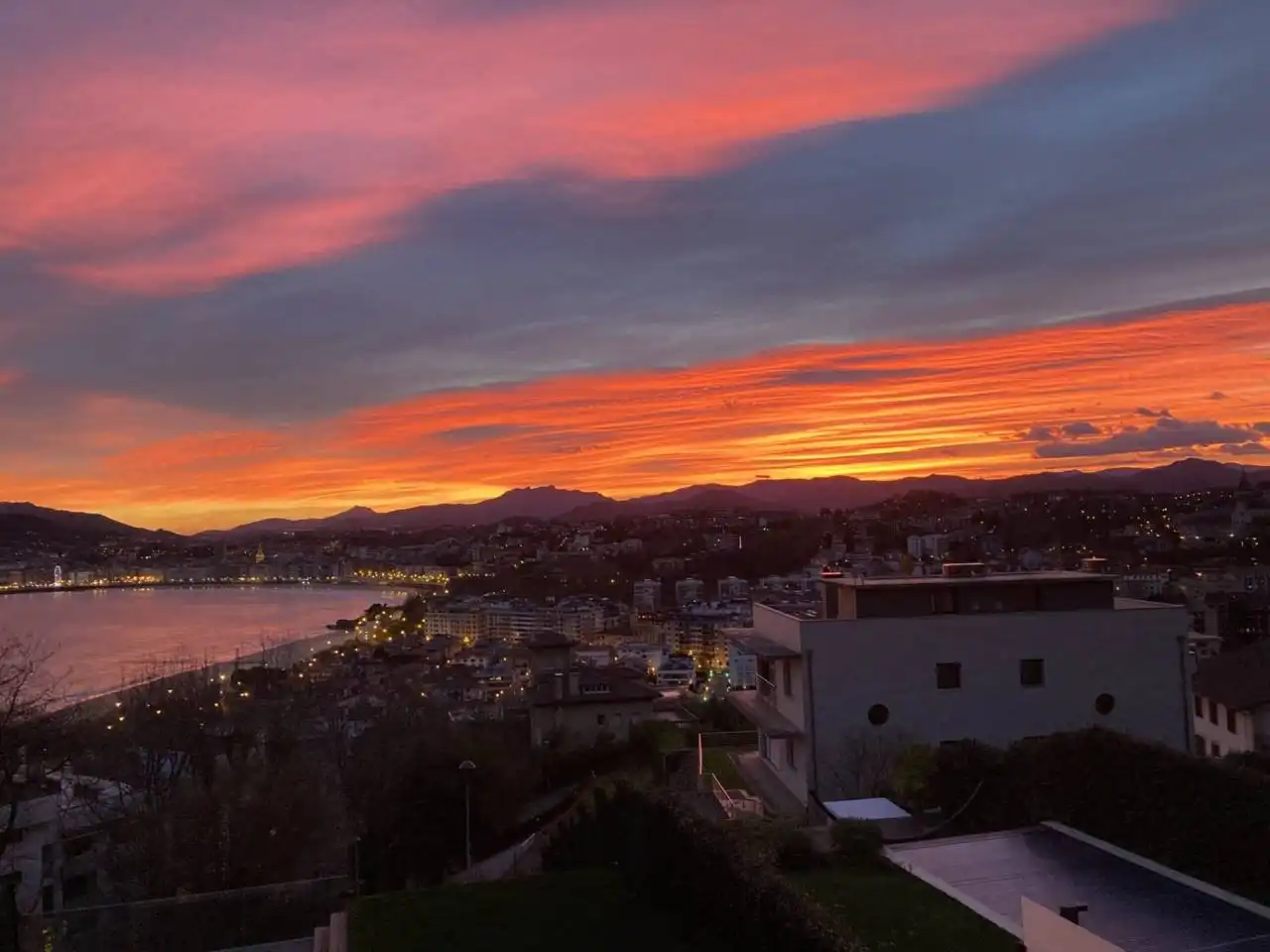 Vista exterior de Casa o xalet en venda en Donostia - San Sebastián  amb Calefacció, Jardí privat i Terrassa