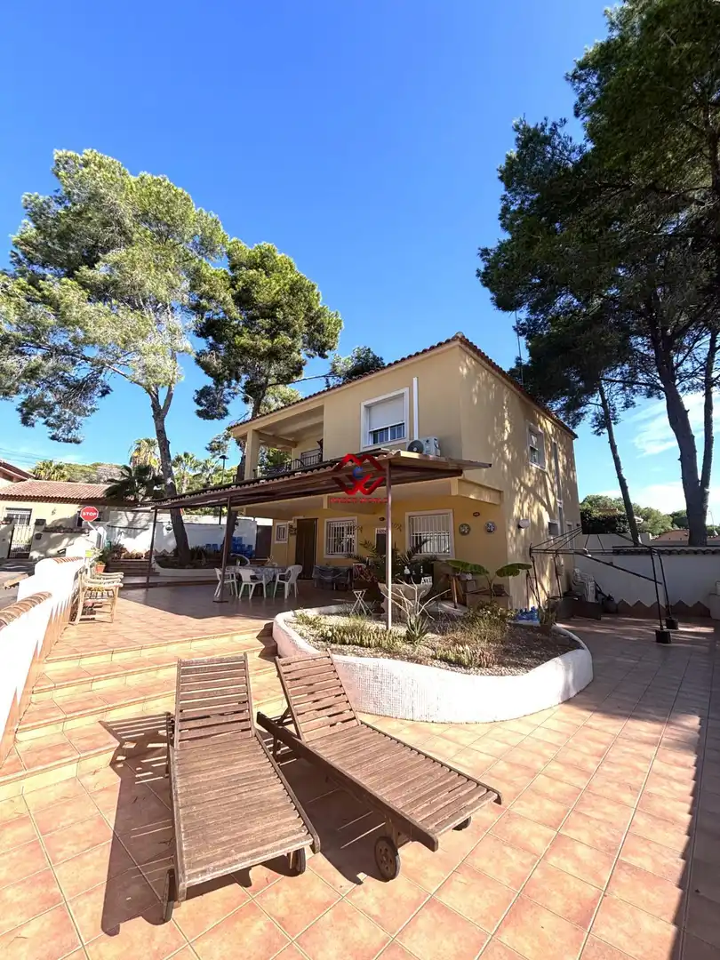 Chalet con terraza en venta en El Pinar de Campoverde, imagen 4