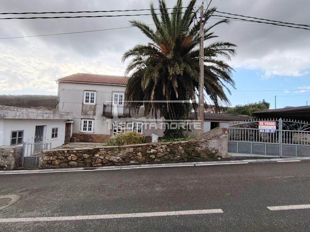 Vista exterior de Casa o xalet en venda en Ponteceso amb Jardí privat i Traster