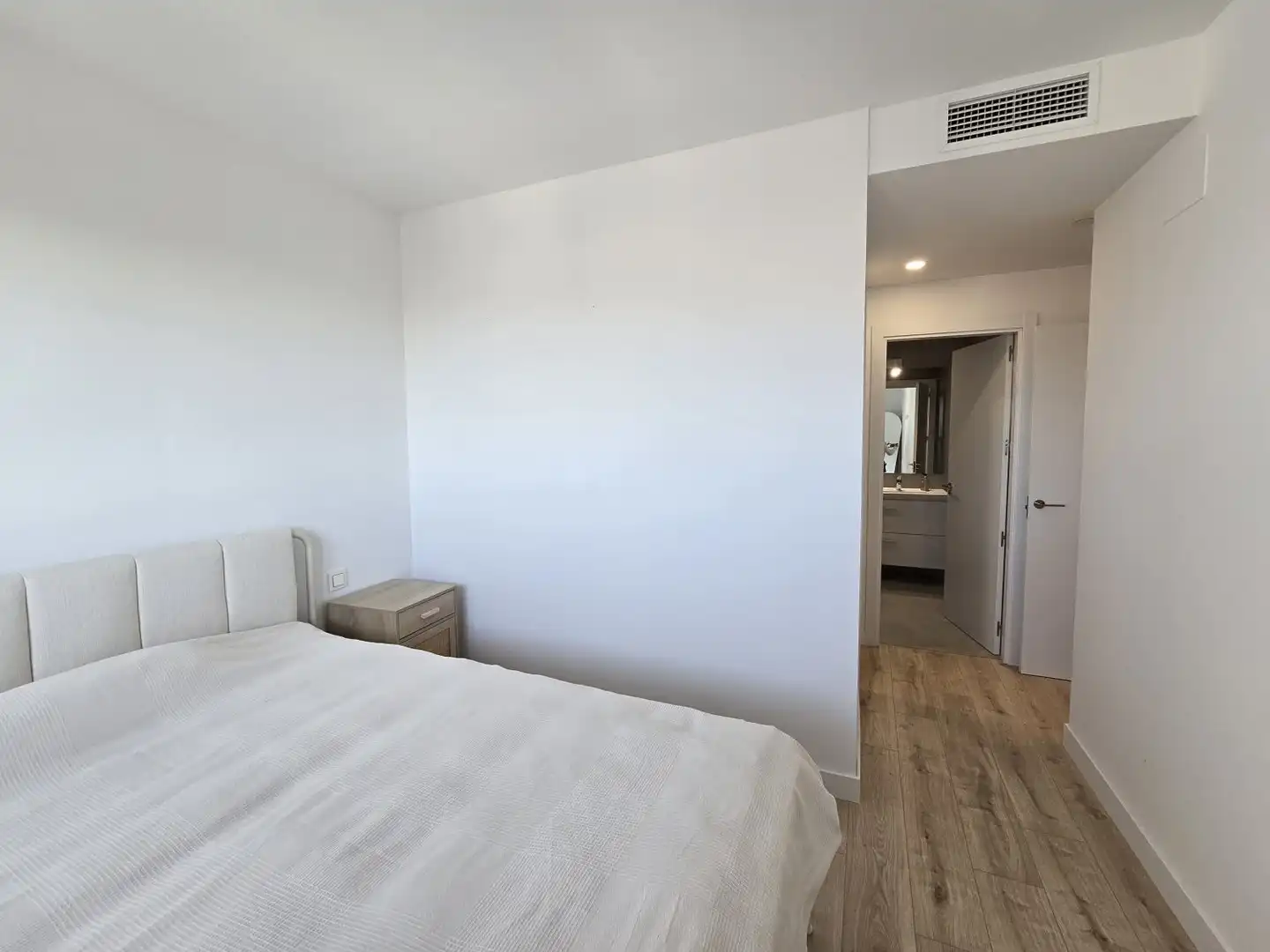 Schlafzimmer von Wohnung zur Miete in Málaga mit Klimaanlage, Heizung und Terrasse