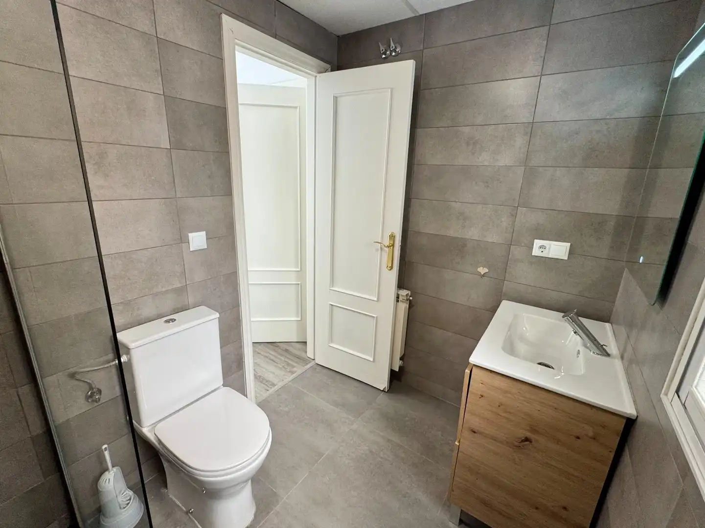 Bathroom of Apartments for rent in Armilla  with Furnished