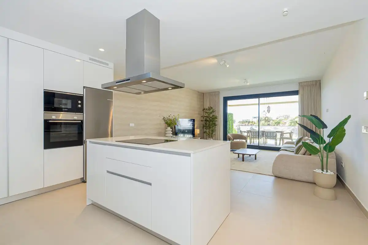 Apartamento con ascensor en venta en Río Real - Los Monteros, imagen 11