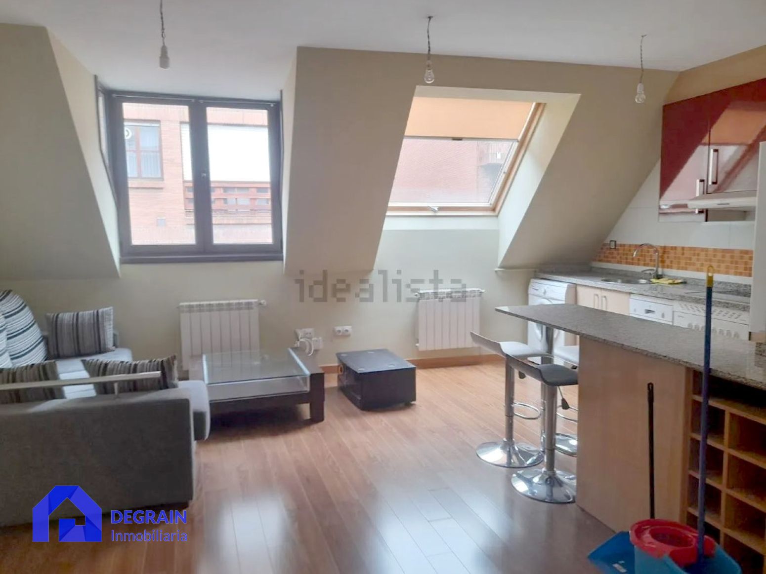 Vista exterior de Pis de lloguer en Oviedo  amb Calefacció, Traster i Moblat