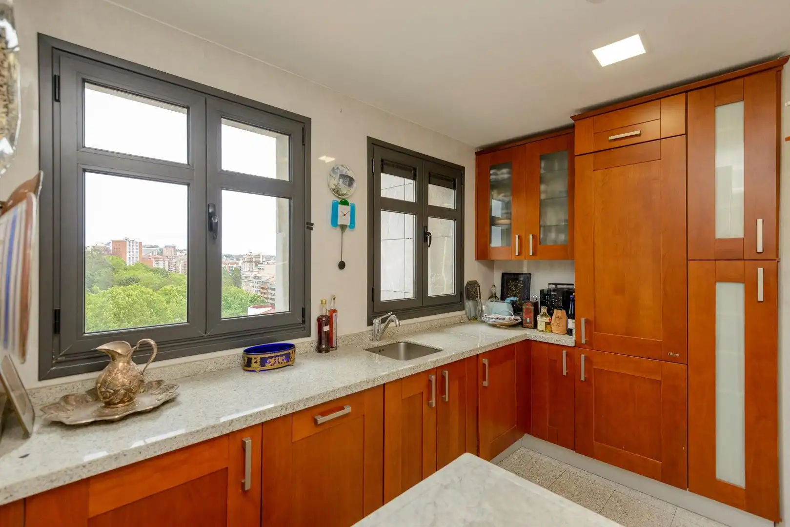 Kitchen of Flat for sale in Oviedo   with Heating and Jacuzzi