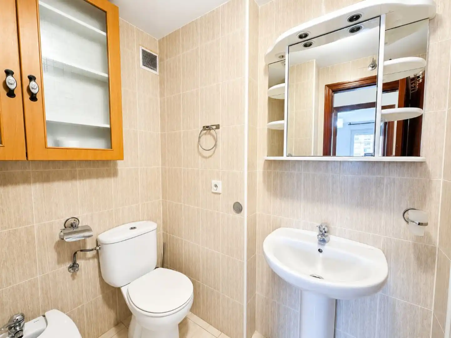 Baño de Piso en venta en Los Corrales de Buelna  con Calefacción, Jardín privado y Parquet
