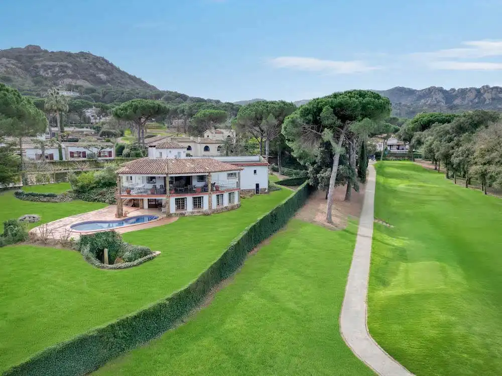 Chalet con jardín en venta en Golf Costa Brava, imagen 2