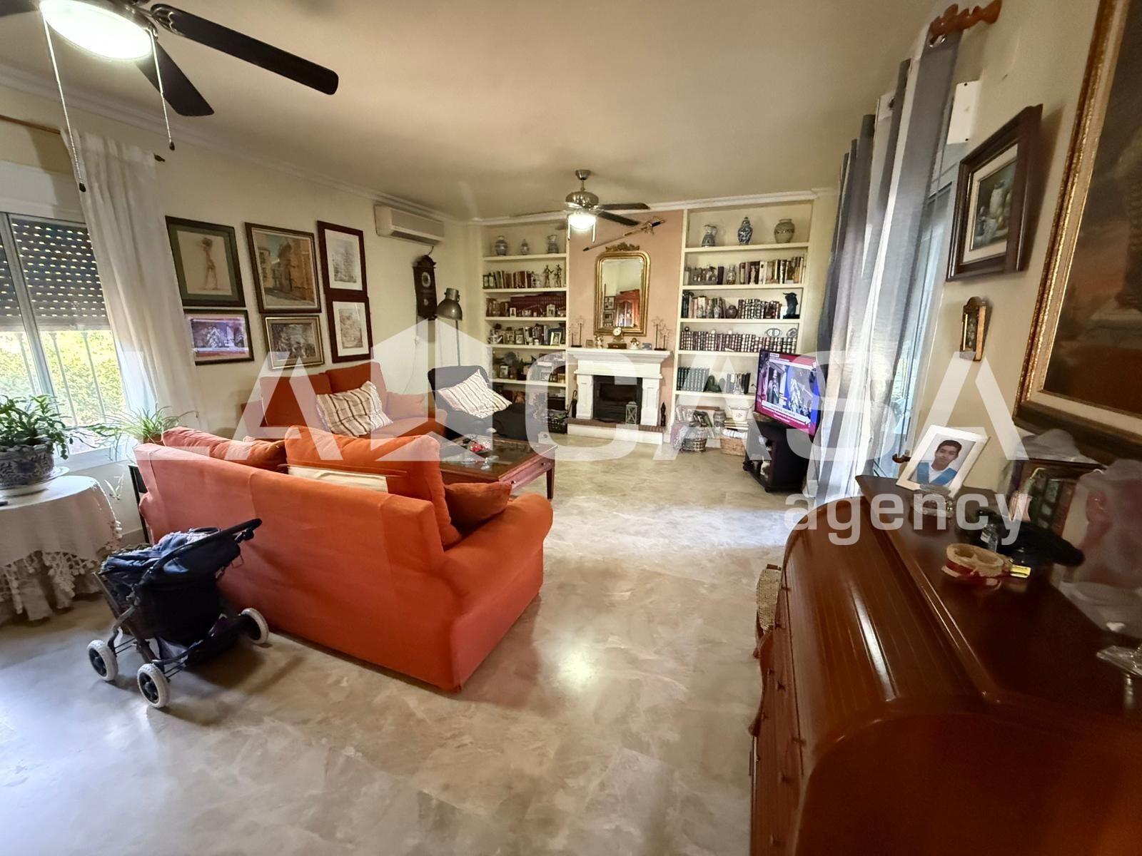 Living room of House or chalet for sale in Montequinto  with Air Conditioner and Swimming Pool