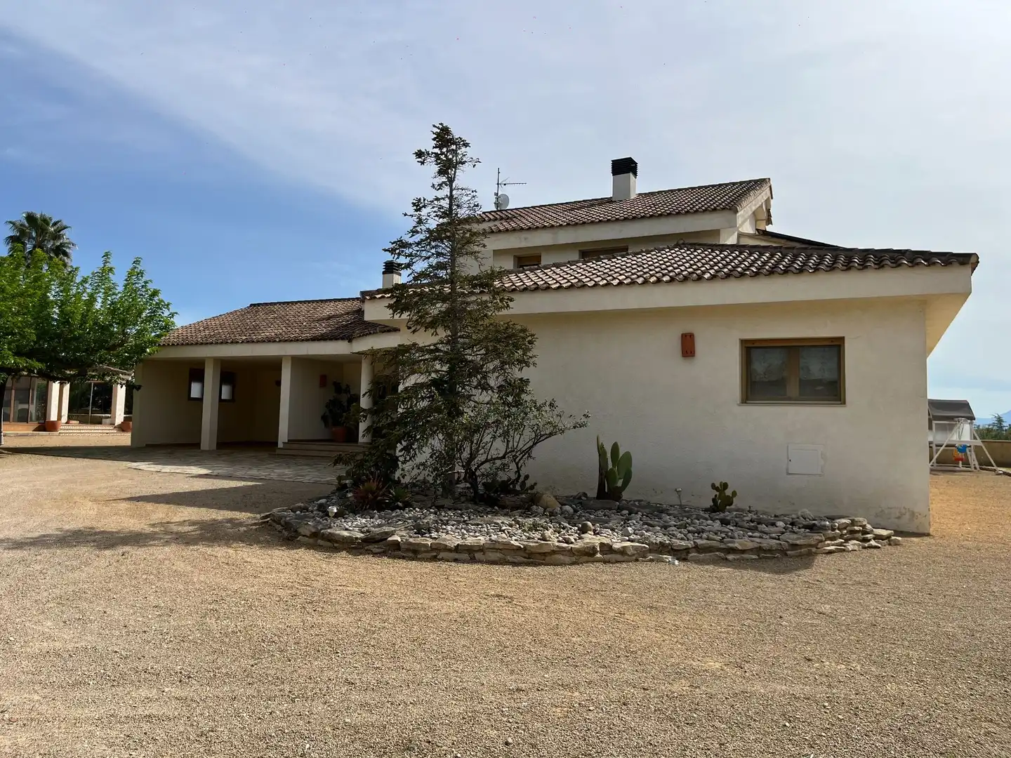 Vista exterior de Casa o xalet en venda en Ontinyent amb Aire condicionat, Calefacció i Jardí privat