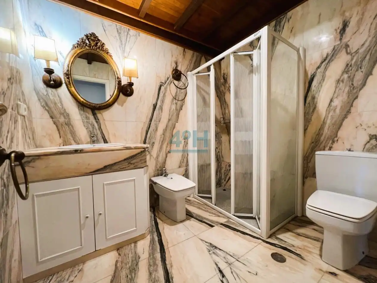 Badezimmer von Country house zum Verkauf in San Cibrao das Viñas mit Heizung, Privatgarten und Terrasse