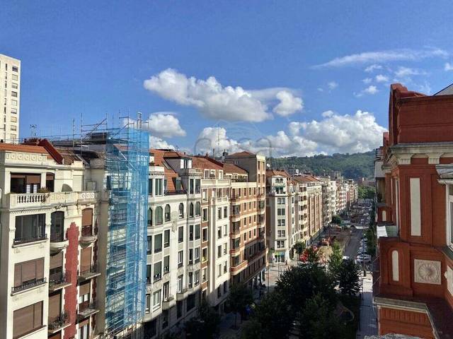 Piso en Venta en Calle María Díaz de Haro en Sabino Arana - Jesuitas