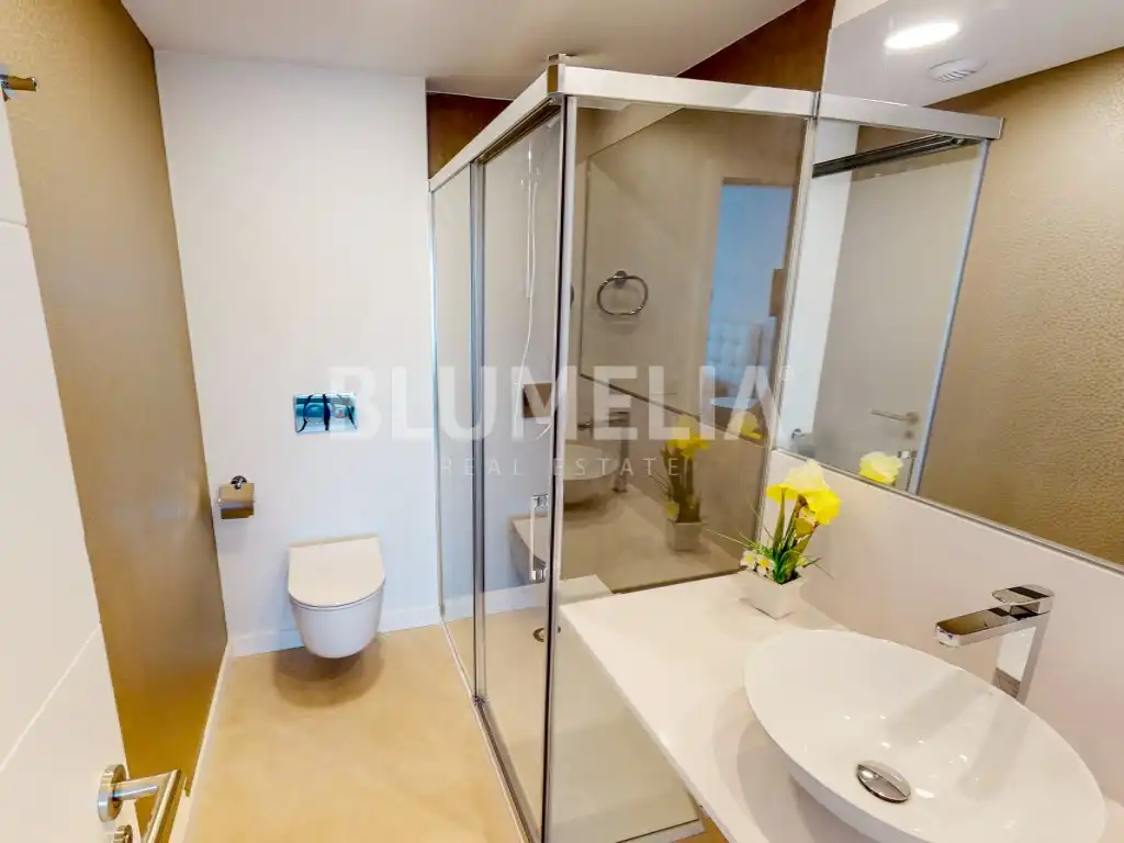 Badezimmer von Dachboden zum Verkauf in Oliva mit Klimaanlage, Heizung und Privatgarten