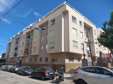 Appartement compact à vendre à Canuta