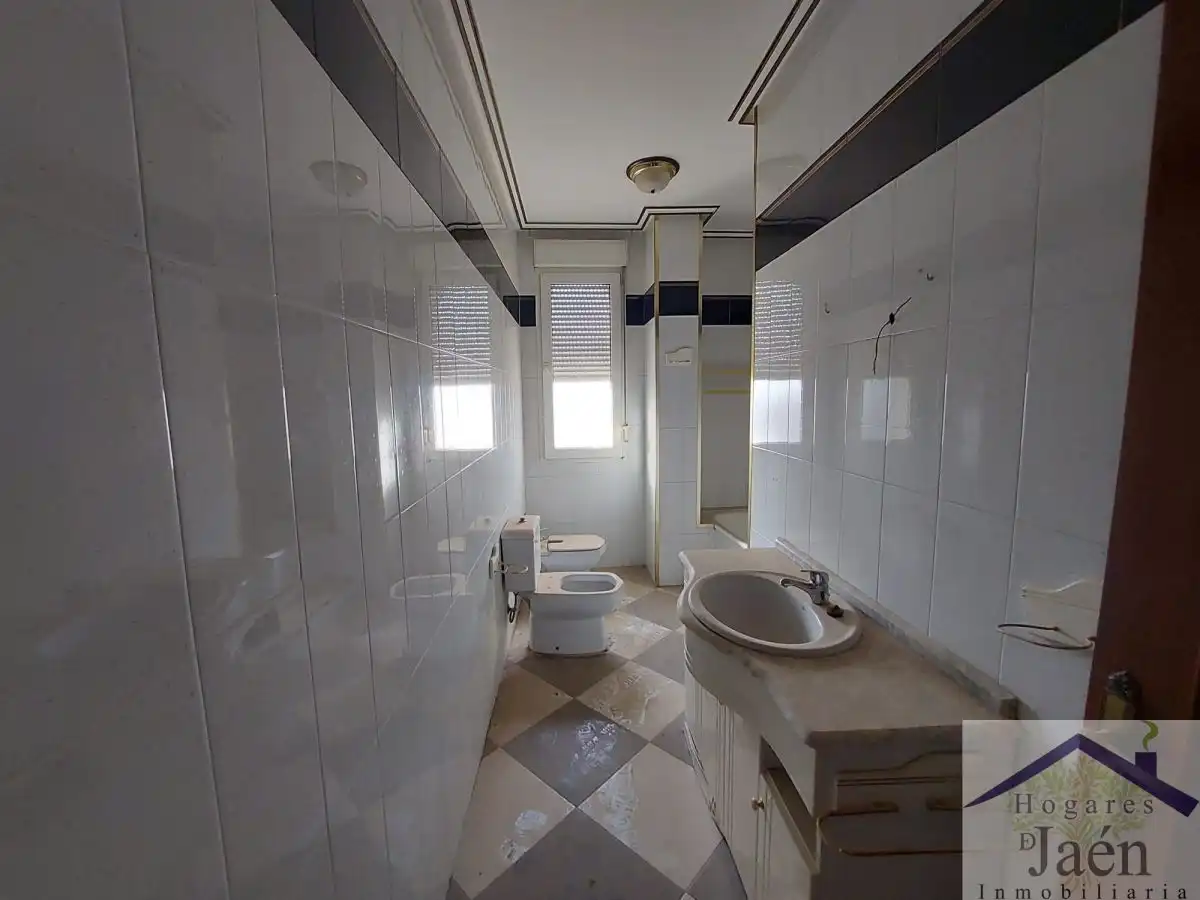 Baño de Piso en venta en Begíjar con Terraza