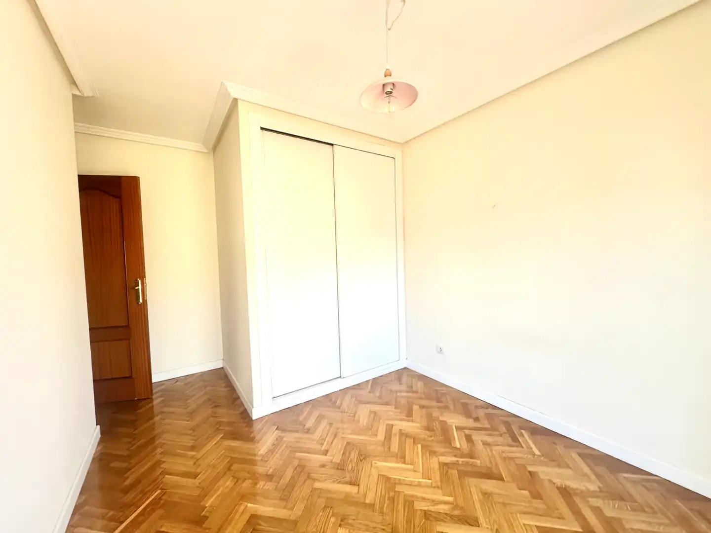 Habitación de Piso en venta en Madrid con Calefacción, Trastero y Horno