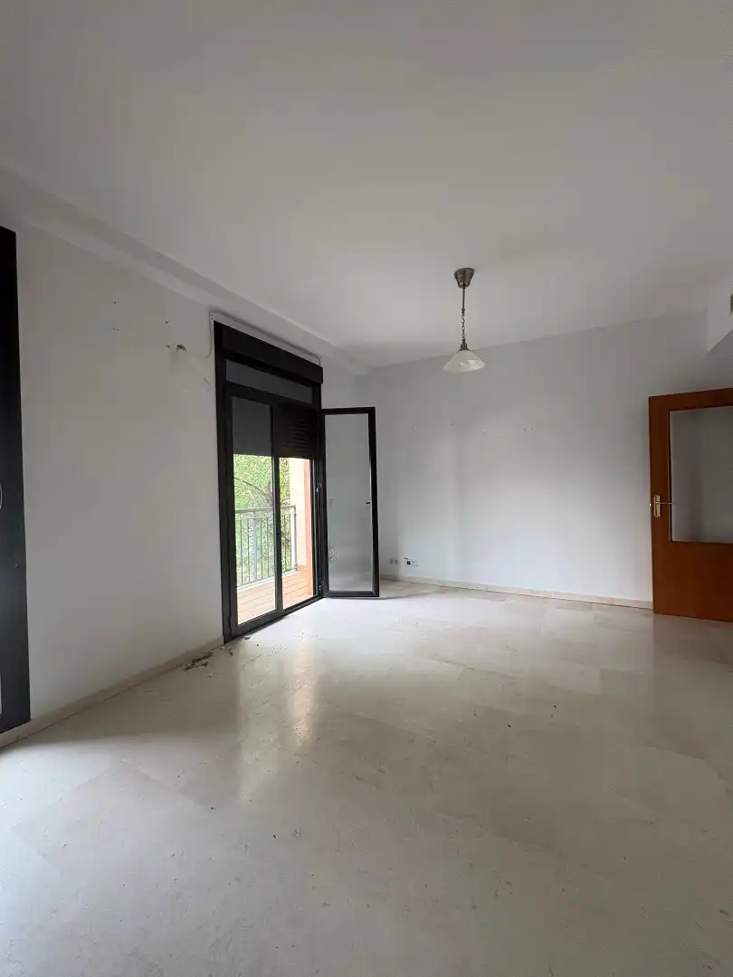 Wohnung zum Verkauf in Los Palacios y Villafranca mit Klimaanlage, Terrasse und Abstellraum