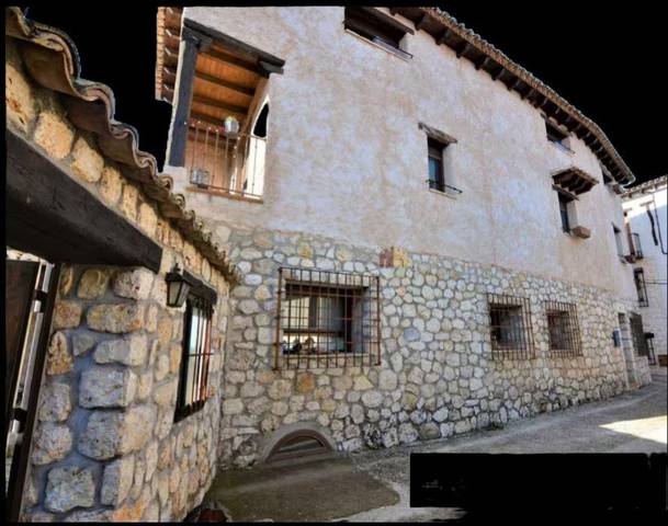 Casa-chalet en Venta en Alocén